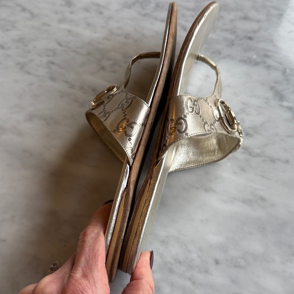 Gucci Metallic Gold Leather Thong Sandal with Horsebit - Picture 4 of 7